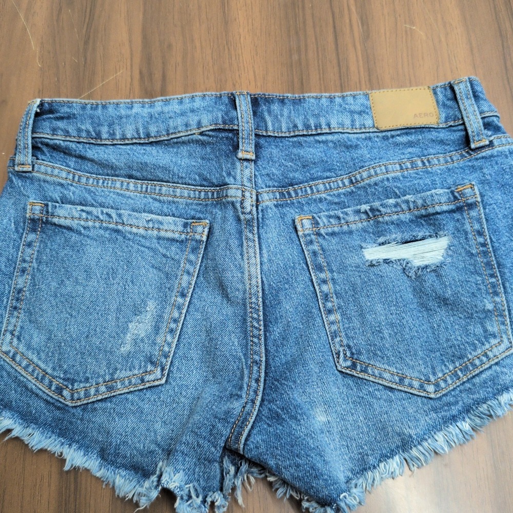 Aeropostale Vintage Low Rise Shorty Denim Shorts Womens Sz 4 Distressed Cut Off - Picture 2 of 7